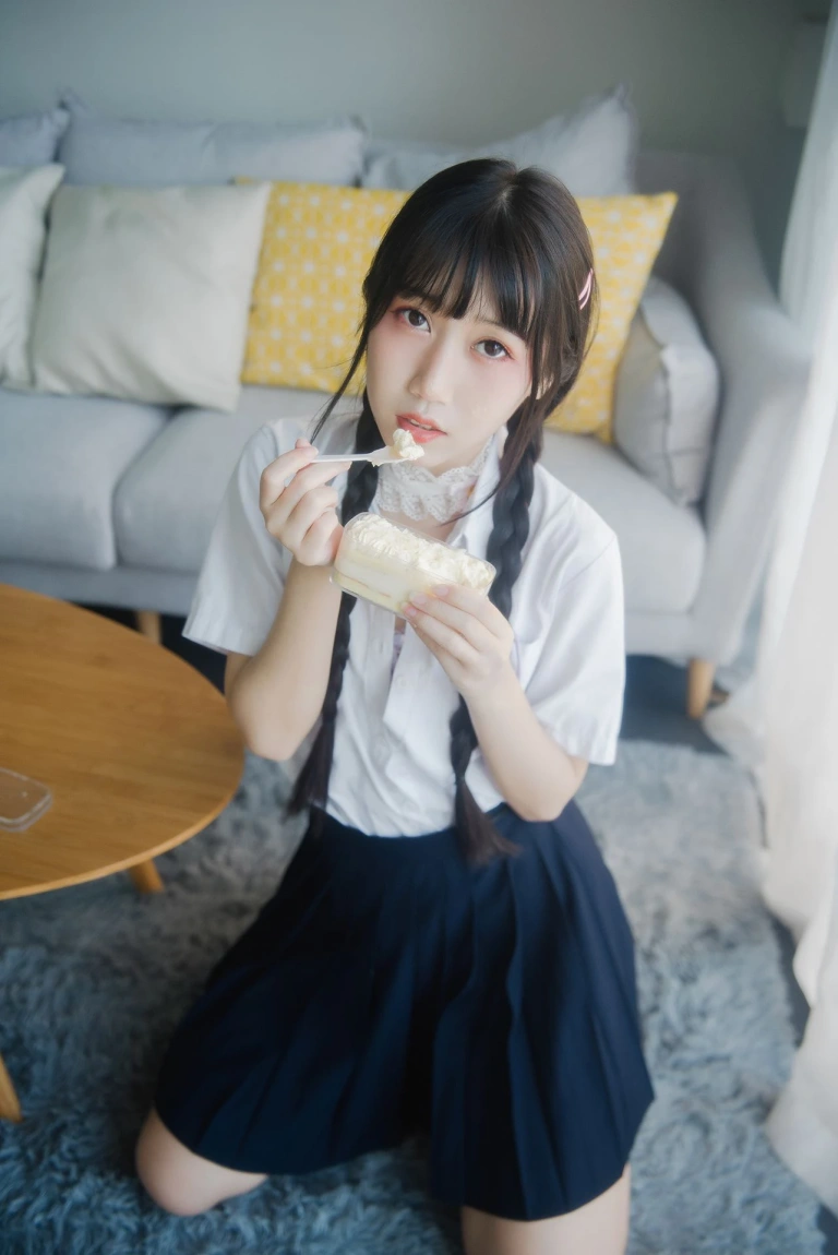 《奶油少女》｜不呆猫 · 80张写真、4 个视频