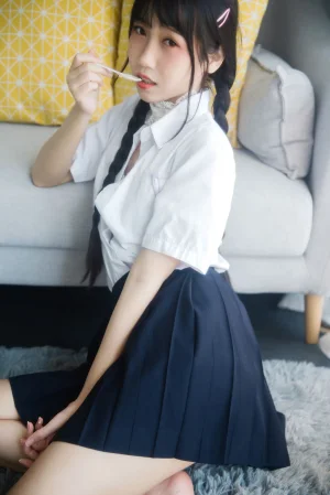 《奶油少女》｜不呆猫 · 80张写真、4 个视频