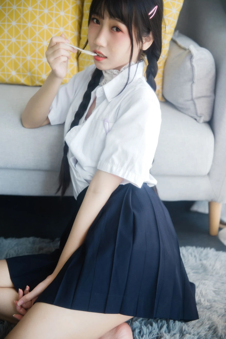《奶油少女》｜不呆猫 · 80张写真、4 个视频