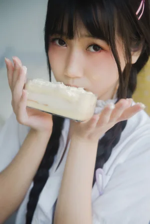 《奶油少女》｜不呆猫 · 80张写真、4 个视频