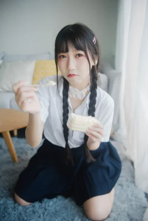 《奶油少女》｜不呆猫 · 80张写真、4 个视频