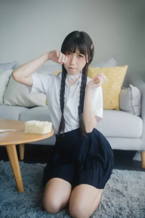 《奶油少女》｜不呆猫 · 80张写真、4 个视频