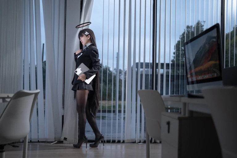 《蔚蓝档案 调月莉音OL》｜矢量鱼 · 36张写真