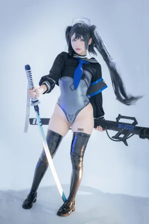 《蓝色袖章》｜是一只熊仔 · 25张写真