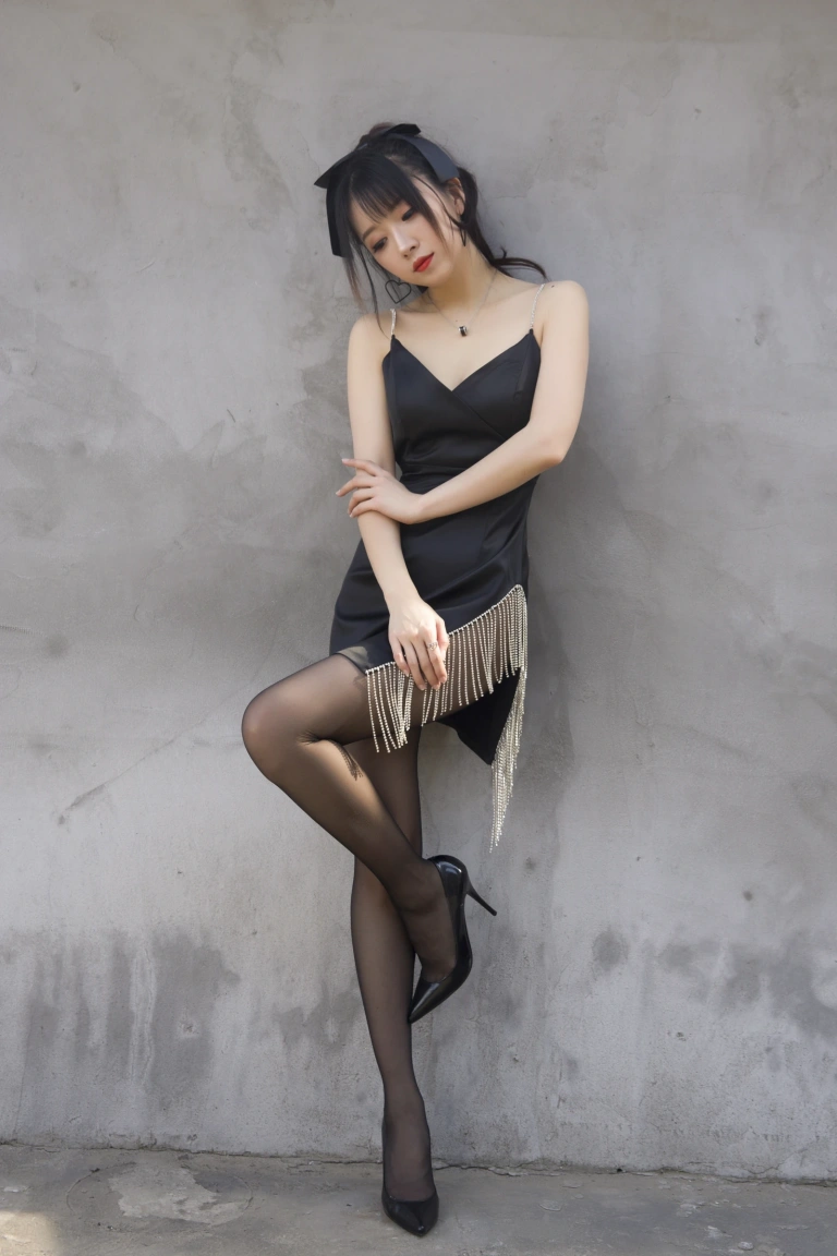 《黑色流苏》｜小女巫露娜 · 32张写真