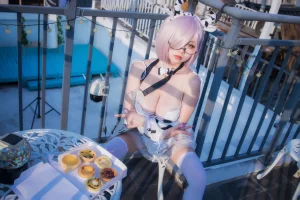 《牛牛厨娘》｜末夜 · 64张写真、4 个视频