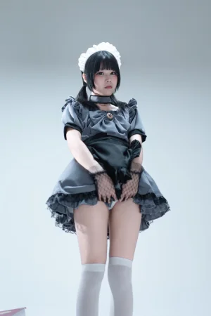 《手提箱与灰色女仆》｜清水凪 · 80张写真