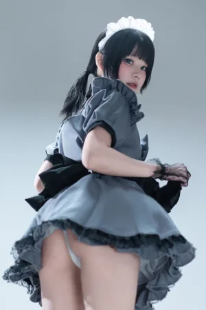 《手提箱与灰色女仆》｜清水凪 · 80张写真