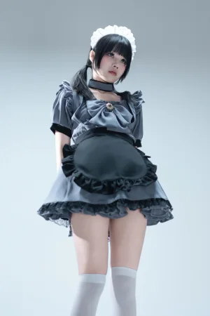 《手提箱与灰色女仆》｜清水凪 · 80张写真