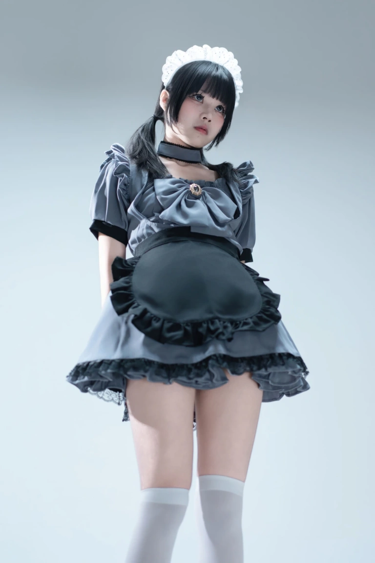《手提箱与灰色女仆》｜清水凪 · 80张写真