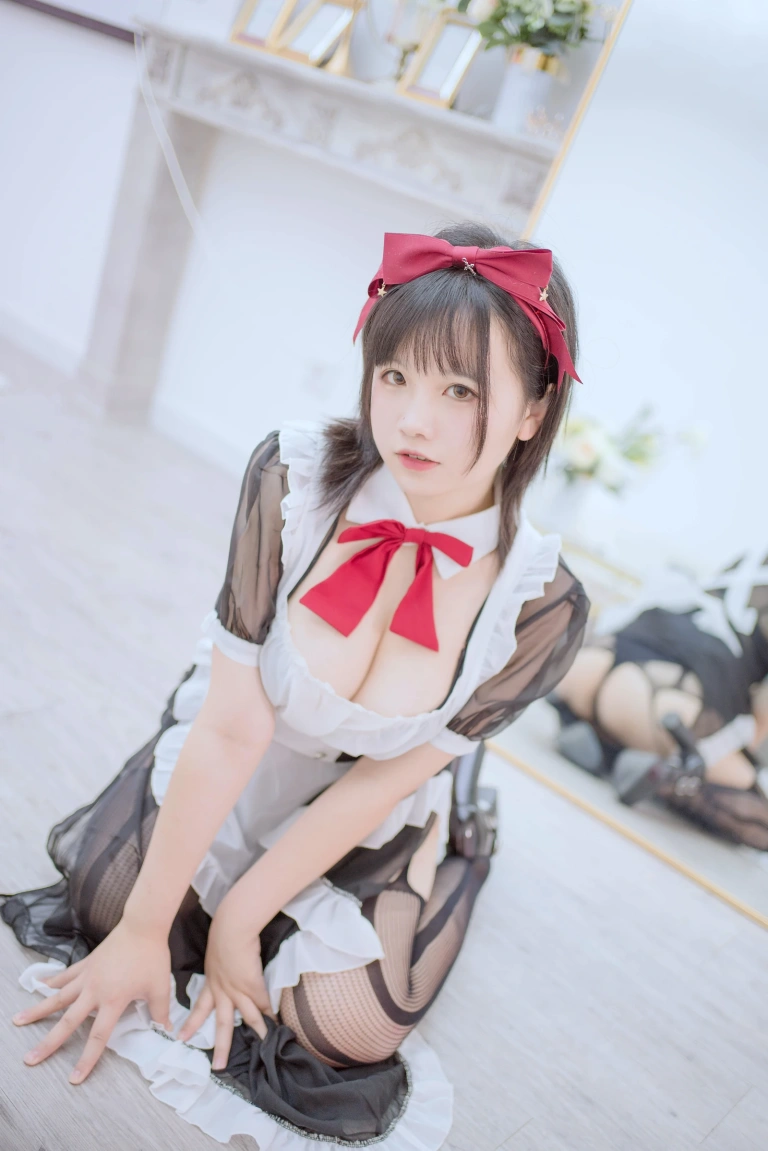 《透明女仆》｜阿半今天很开心 · 39张写真