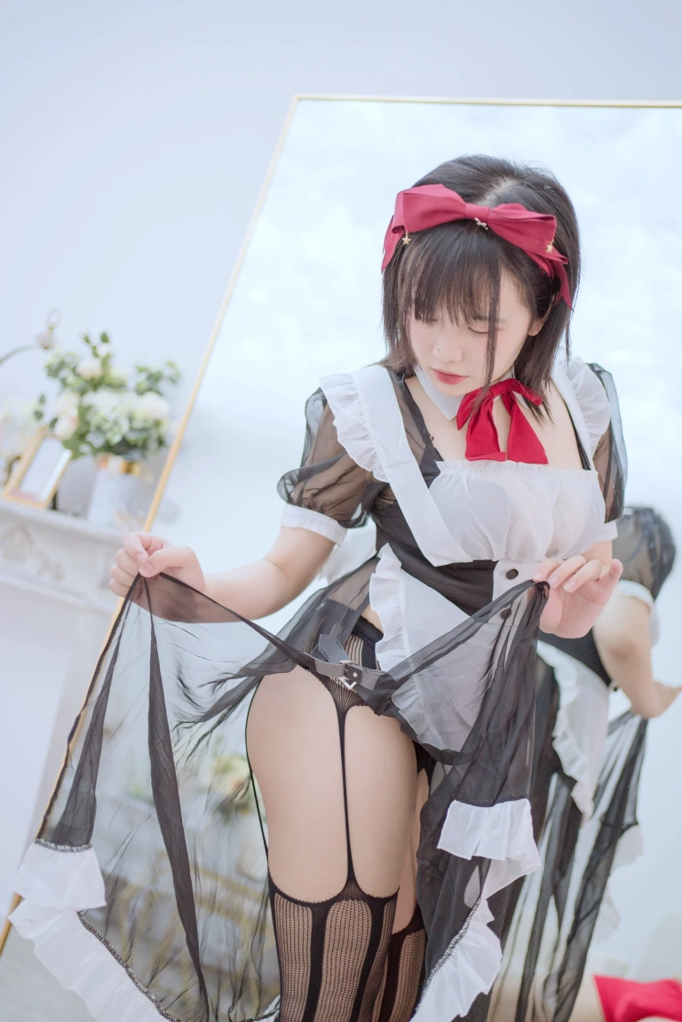 《透明女仆》｜阿半今天很开心 · 39张写真