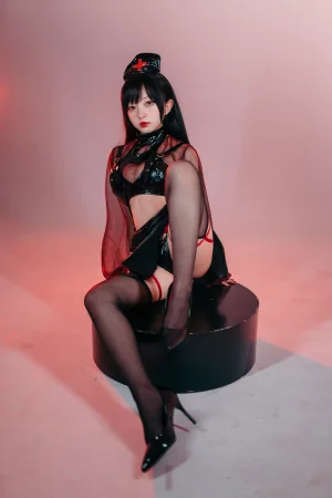 《猩红护士》｜花铃 · 77张写真