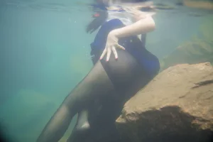《湿身JK水下版》｜白烨 · 98张写真、2 个视频