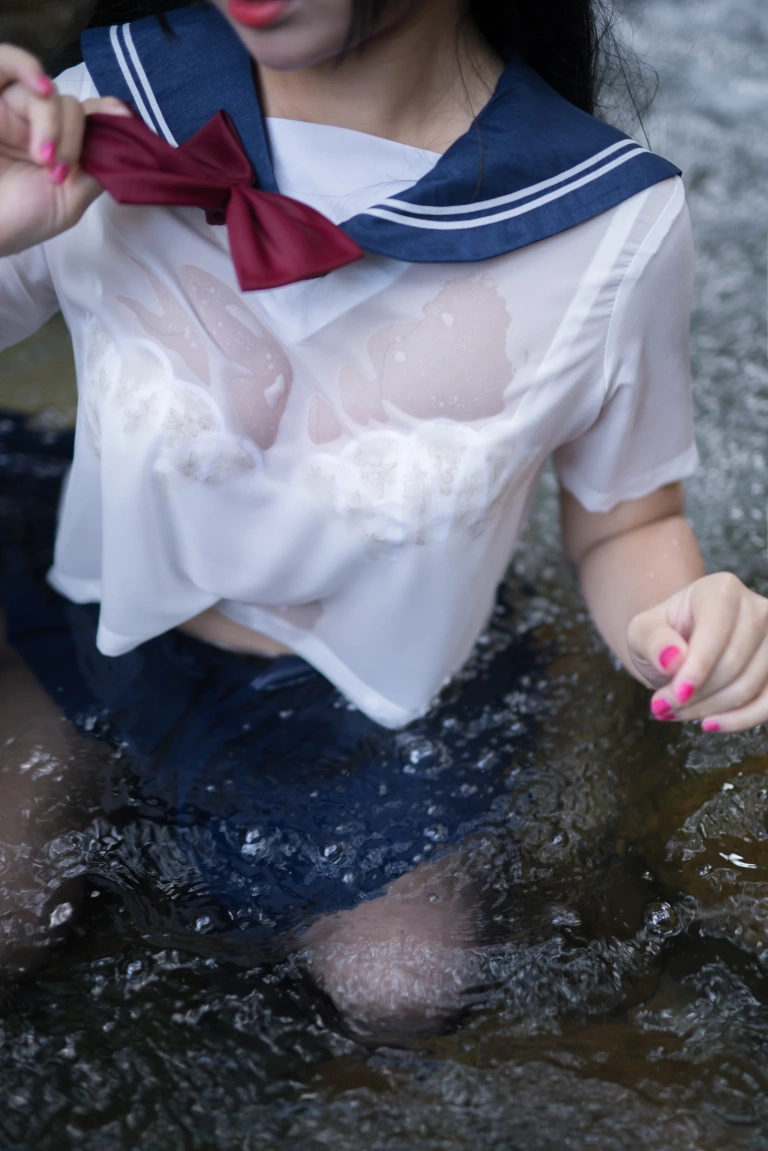 《湿身JK水下版》｜白烨 · 98张写真、2 个视频