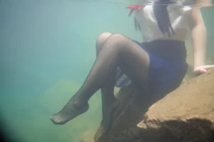 《湿身JK水下版》｜白烨 · 98张写真、2 个视频