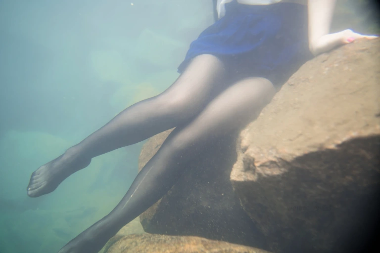 《湿身JK水下版》｜白烨 · 98张写真、2 个视频