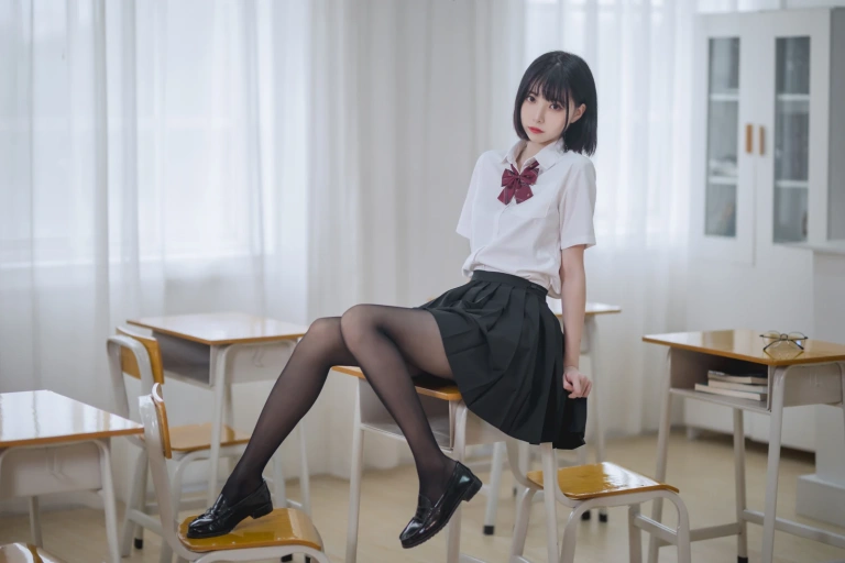 《教室jk黑丝》｜许岚 · 40张写真