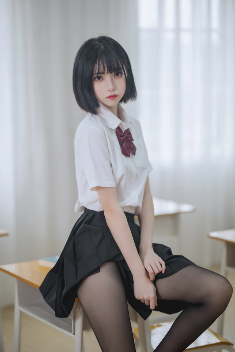 《教室jk黑丝》｜许岚 · 40张写真