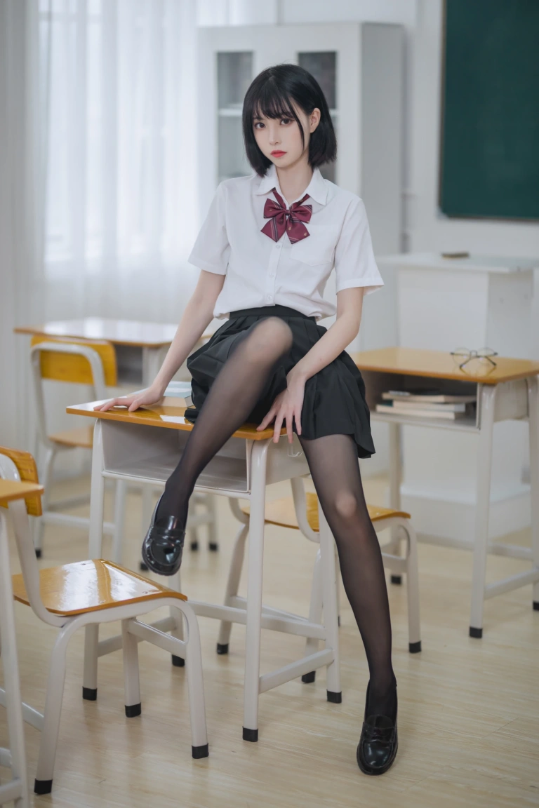 《教室jk黑丝》｜许岚 · 40张写真