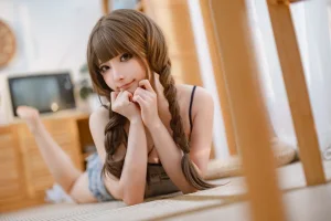《日式小背带》｜是三不是世 · 25张写真