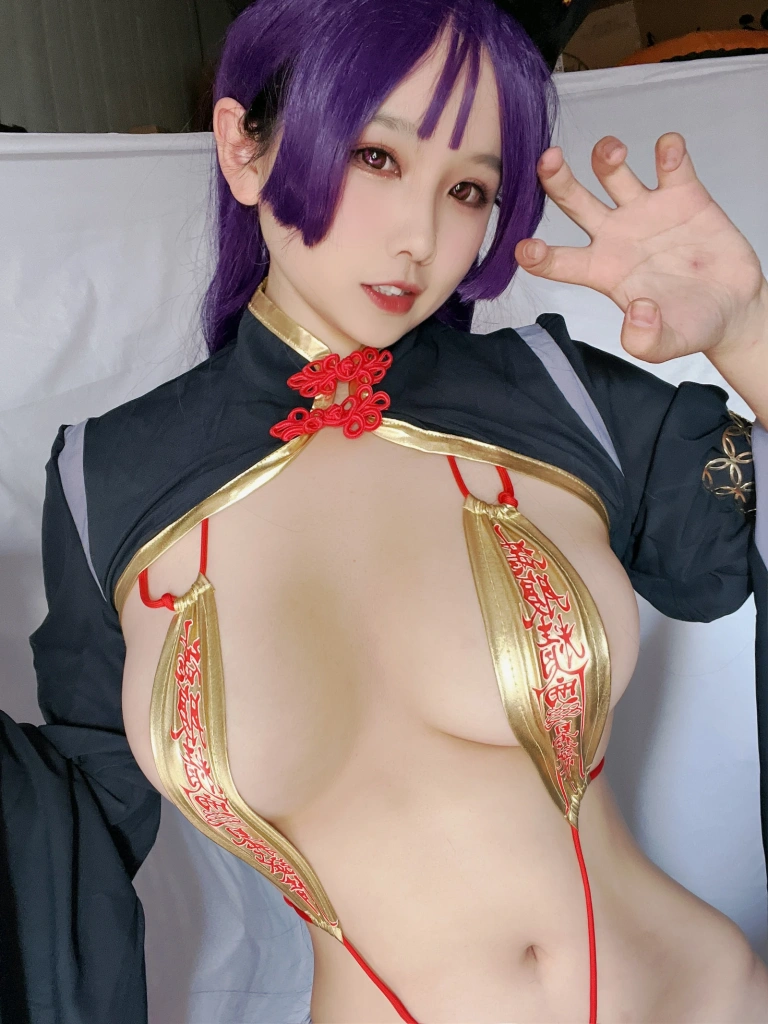 《奶光僵尸》｜阿半今天很开心 · 35张写真