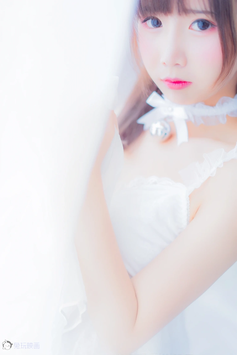 《吊带睡衣》｜面饼仙儿 · 50张写真