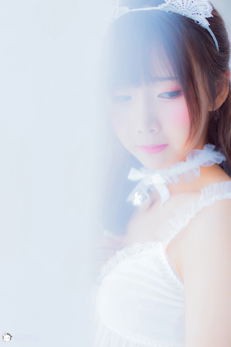 《吊带睡衣》｜面饼仙儿 · 50张写真