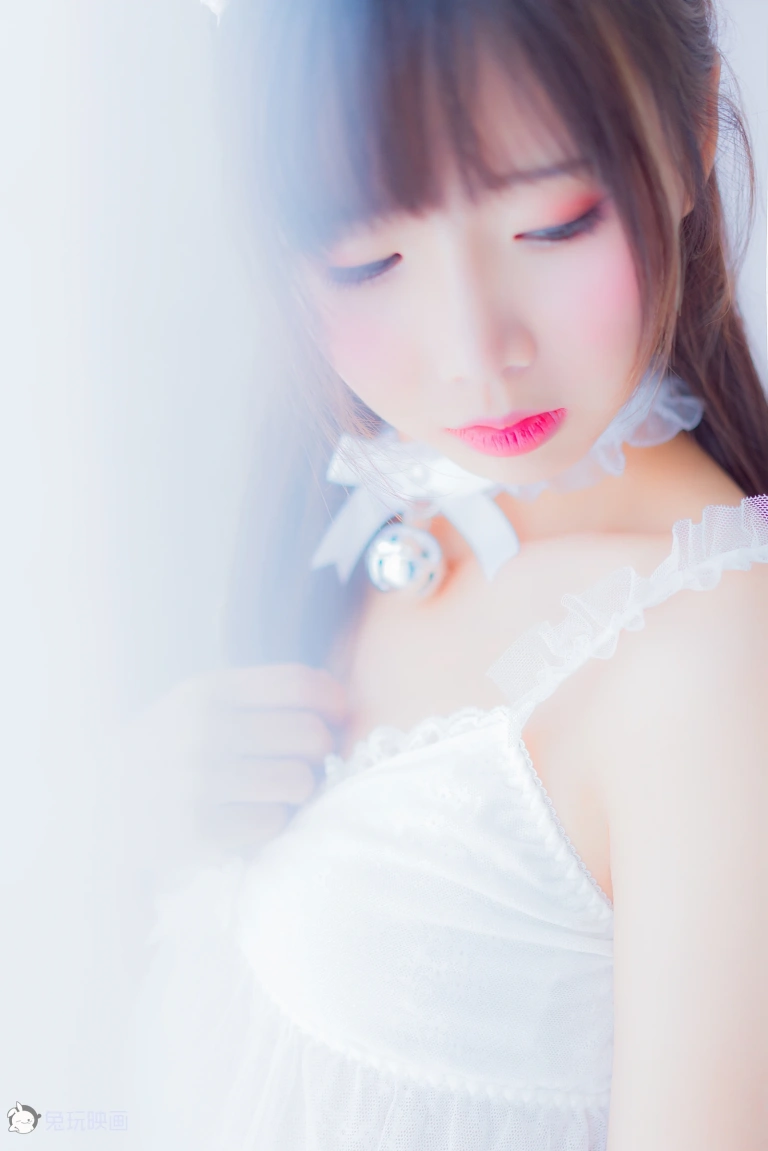 《吊带睡衣》｜面饼仙儿 · 50张写真