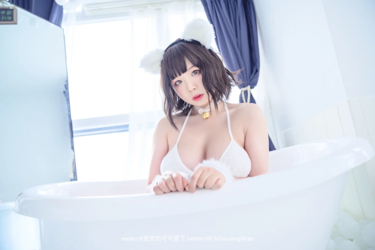 《白猫》｜皮皮奶 · 50张写真