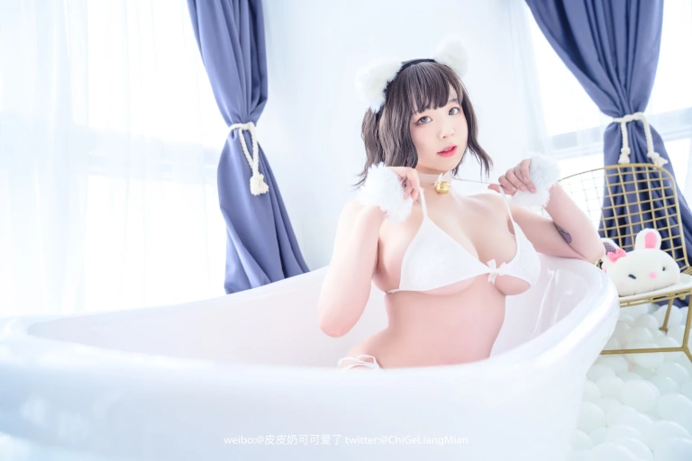《白猫》｜皮皮奶 · 50张写真