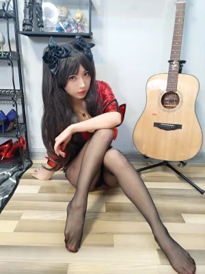 《远坂凛cos》｜小女巫露娜 · 30张写真