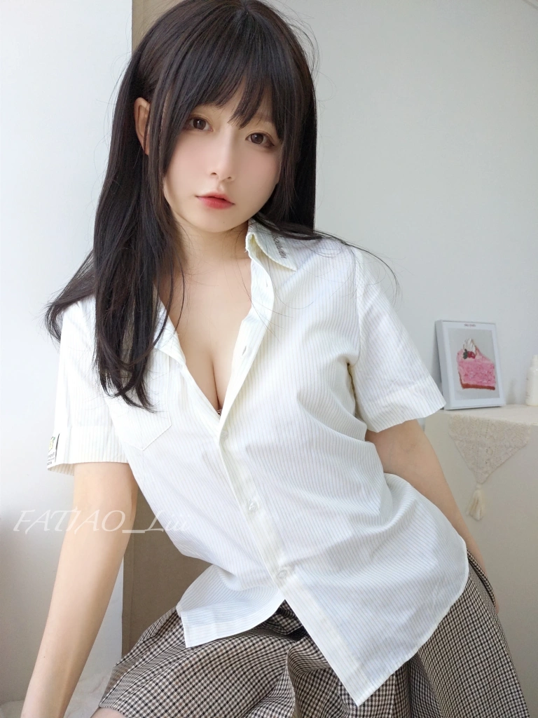 《Fantia 2022年08月会员合集（9期）》｜迷之呆梨 · 232张写真、9 个视频