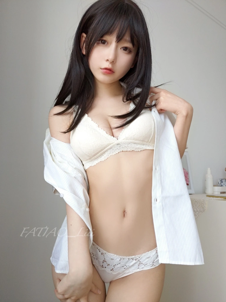 《Fantia 2022年08月会员合集（9期）》｜迷之呆梨 · 232张写真、9 个视频