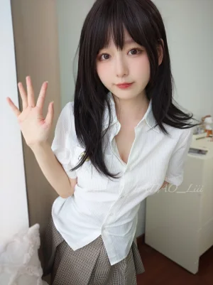 《Fantia 2022年08月会员合集（9期）》｜迷之呆梨 · 232张写真、9 个视频
