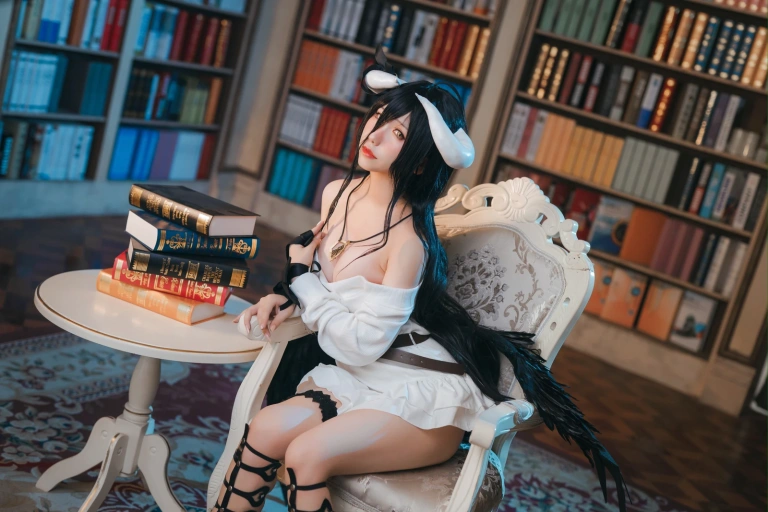 《雅儿贝德私服》｜芋圆侑子 · 20张写真、2 个视频