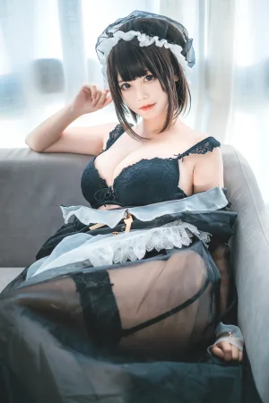 《透明女仆》｜蜜汁猫裘 · 30张写真