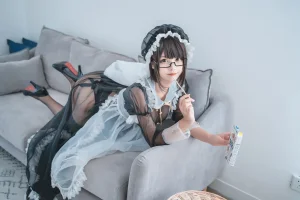 《透明女仆》｜蜜汁猫裘 · 30张写真