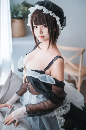 《透明女仆》｜蜜汁猫裘 · 30张写真