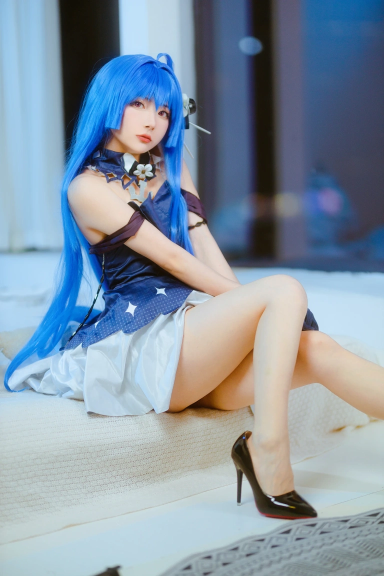 《海伦娜捆绑》｜是三不是世 · 57张写真、1 个视频