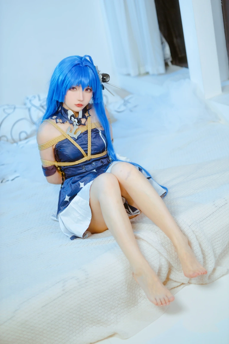《海伦娜捆绑》｜是三不是世 · 57张写真、1 个视频