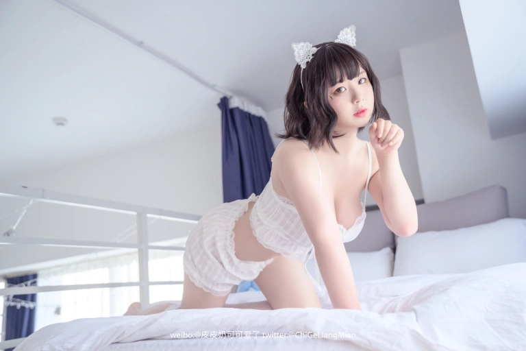 《白睡衣》｜皮皮奶 · 57张写真
