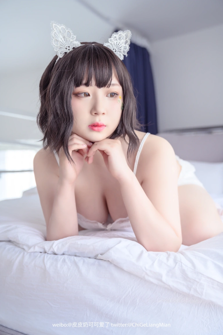 《白睡衣》｜皮皮奶 · 57张写真