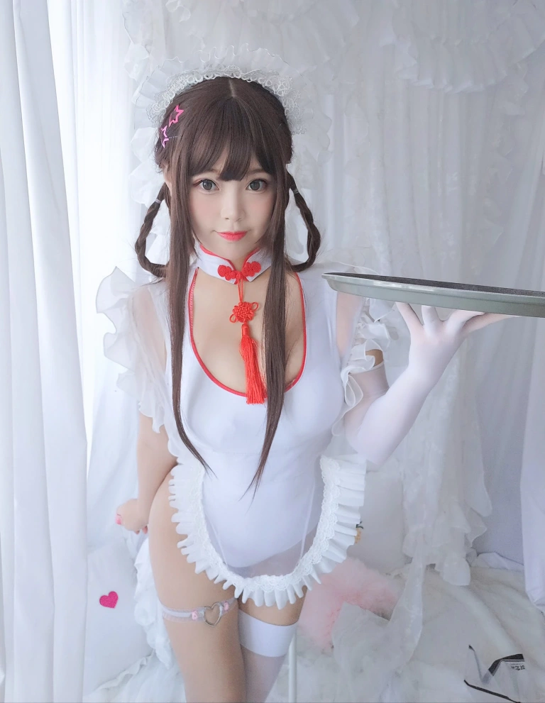 《秀色可餐》｜白烨 · 72张写真、6 个视频