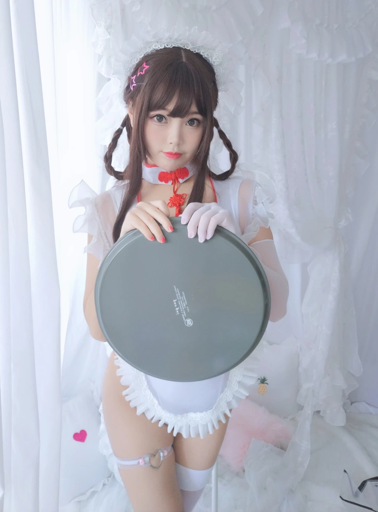 《秀色可餐》｜白烨 · 72张写真、6 个视频