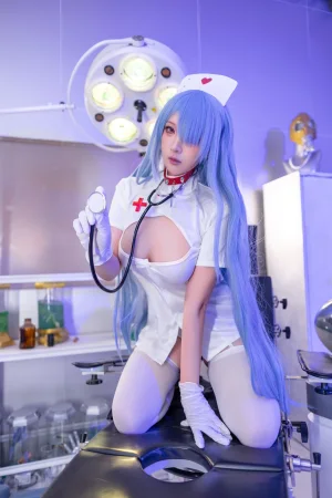 《碧蓝航线 伏罗希洛夫护士》｜小和甜酒 · 25张写真、2 个视频