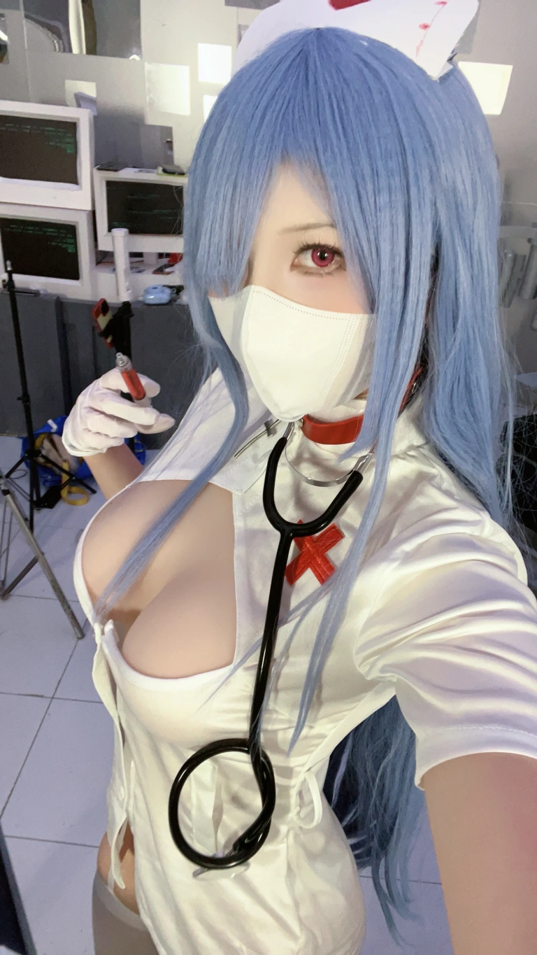 《碧蓝航线 伏罗希洛夫护士》｜小和甜酒 · 25张写真、2 个视频