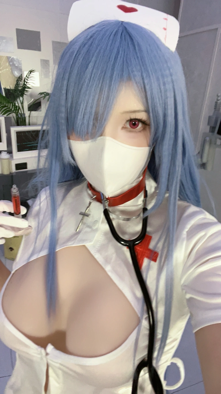 《碧蓝航线 伏罗希洛夫护士》｜小和甜酒 · 25张写真、2 个视频