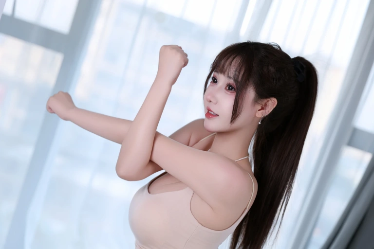 《瑜伽姐姐》｜羽生三未 · 42张写真、2 个视频