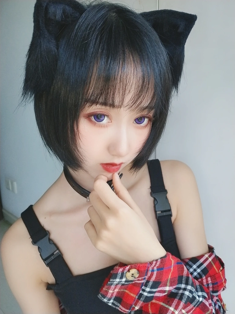《不良猫》｜木棉棉 · 44张写真、2 个视频